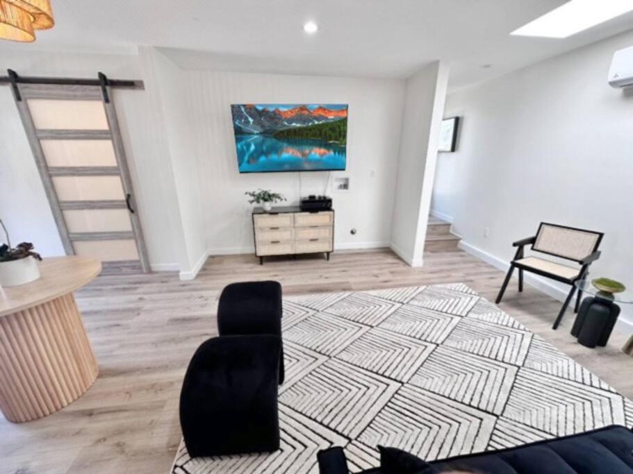 New Private By Beverly Hills And The Grove Spacious 2 Story Unit In The Part Of La * Los Angeles