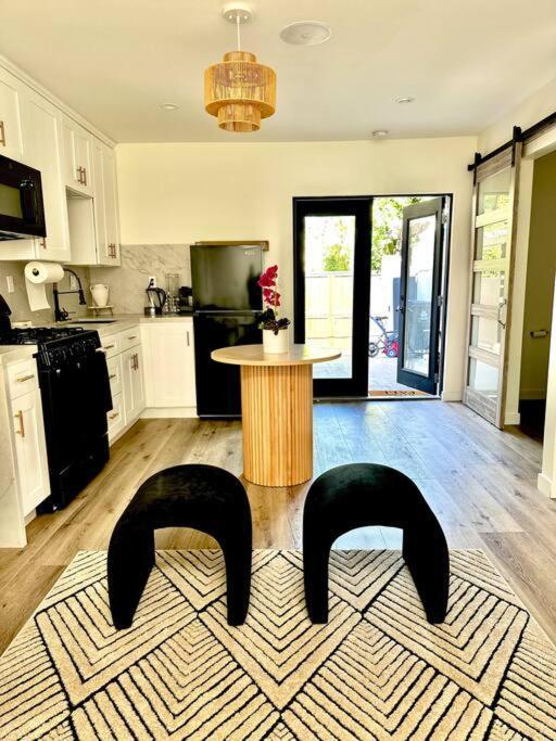New Private By Beverly Hills And The Grove Spacious 2 Story Unit In The Part Of La Villa Los Angeles
